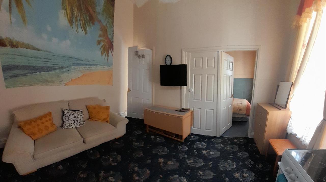 Nova Holiday Apartments Blackpool Bagian luar foto