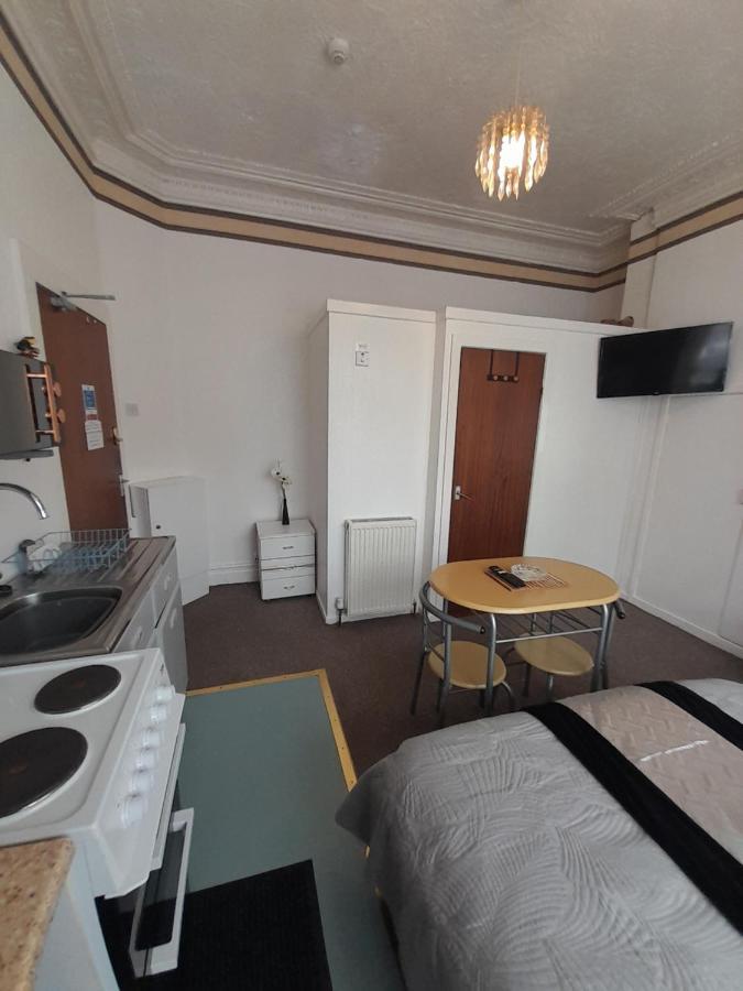 Nova Holiday Apartments Blackpool Bagian luar foto
